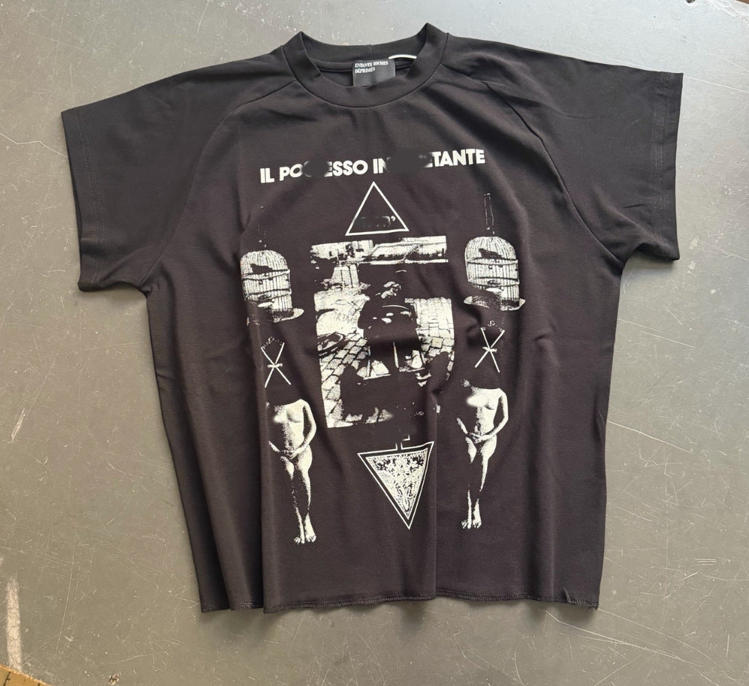 Camiseta Melancólica con Estampado de Retrato Ilustrado