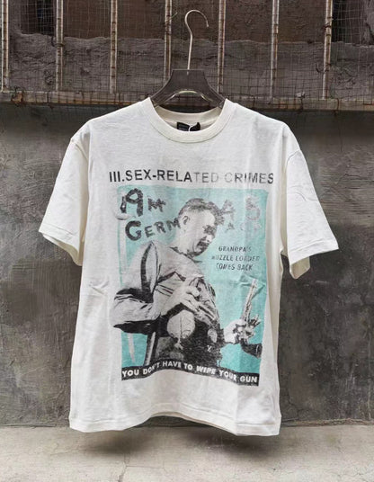 Camiseta Melancólica con Estampado de Retrato Ilustrado