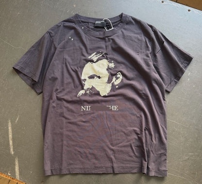 Camiseta Melancólica con Estampado de Retrato Ilustrado
