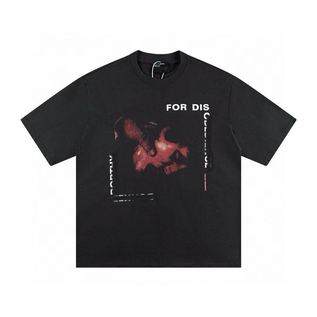 Camiseta Melancólica con Estampado de Retrato Ilustrado