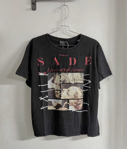 Camiseta Melancólica con Estampado de Retrato Ilustrado