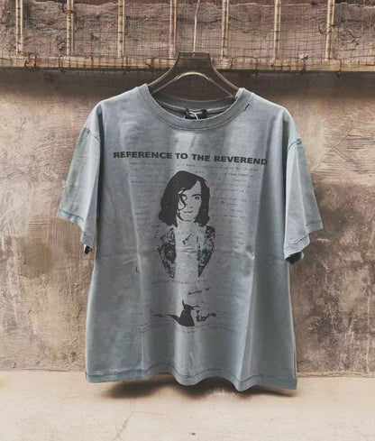 Camiseta Melancólica con Estampado de Retrato Ilustrado