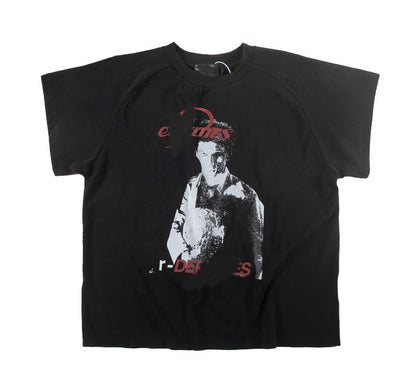 Camiseta Melancólica con Estampado de Retrato Ilustrado