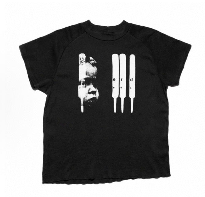Camiseta Melancólica con Estampado de Retrato Ilustrado