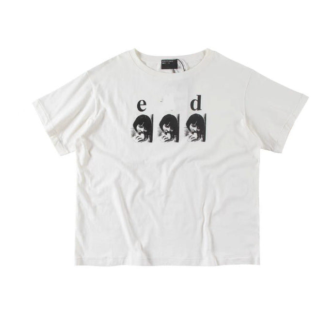 Camiseta Melancólica con Estampado de Retrato Ilustrado