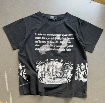 Camiseta Melancólica con Estampado de Retrato Ilustrado