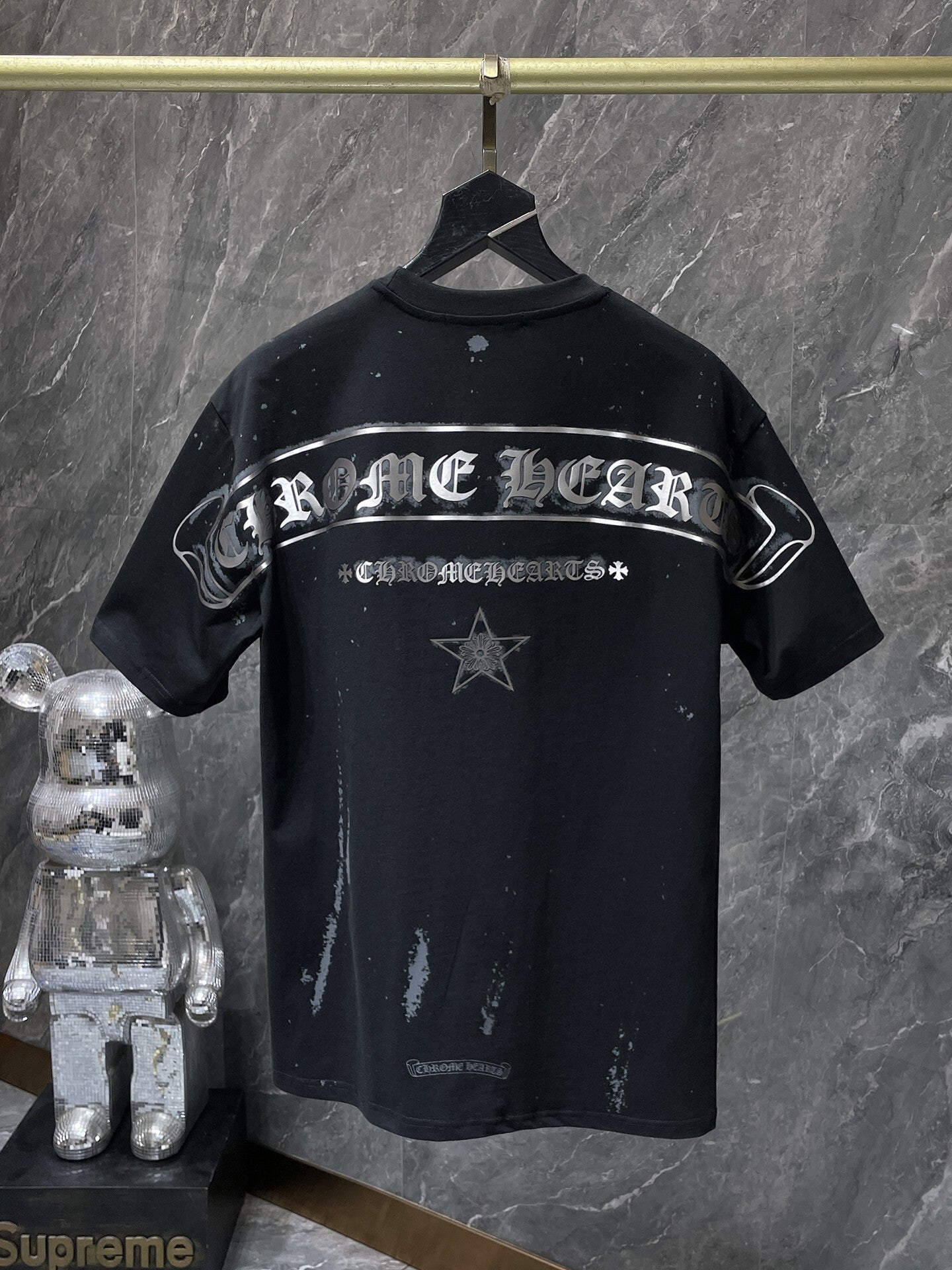 Camiseta Unisex Cruz Sánscrito Parche Metal Luminiscente