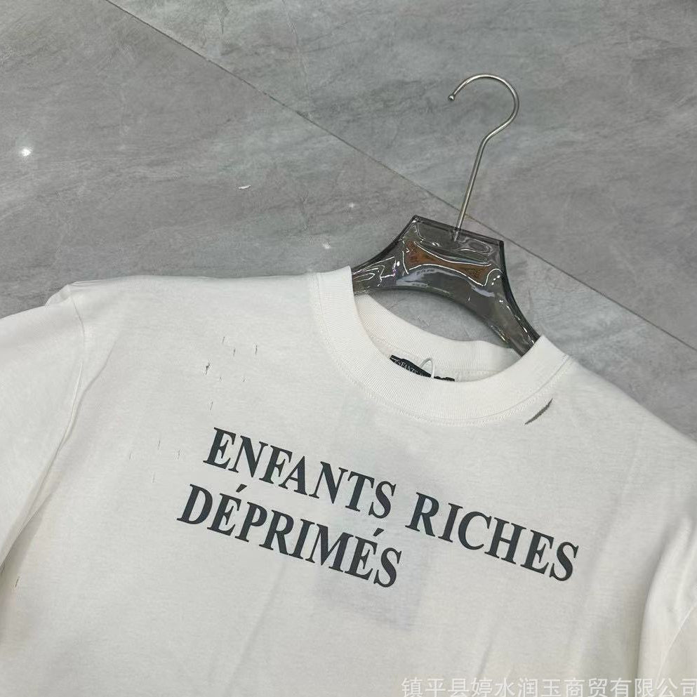 Camiseta Melancólica con Estampado de Retrato Ilustrado