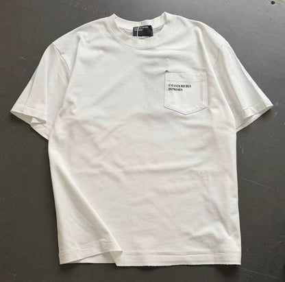 Camiseta Melancólica con Estampado de Retrato Ilustrado
