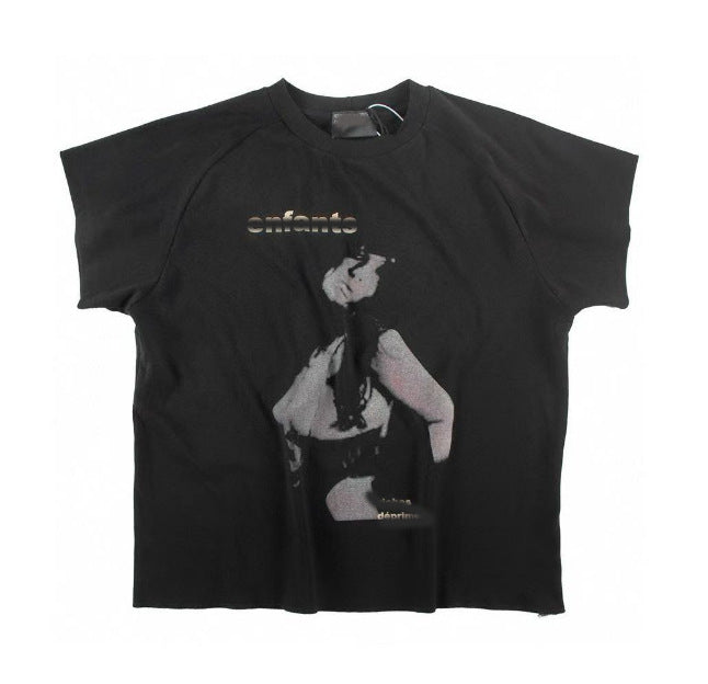 Camiseta Melancólica con Estampado de Retrato Ilustrado