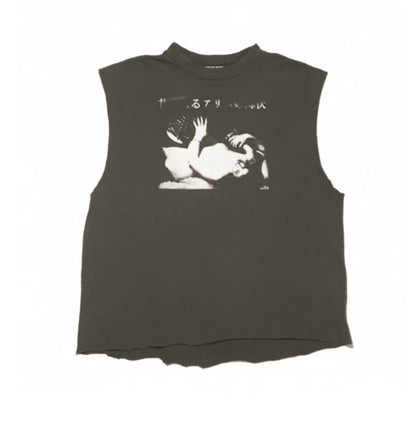 Camiseta Melancólica con Estampado de Retrato Ilustrado