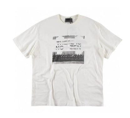 Camiseta Melancólica con Estampado de Retrato Ilustrado