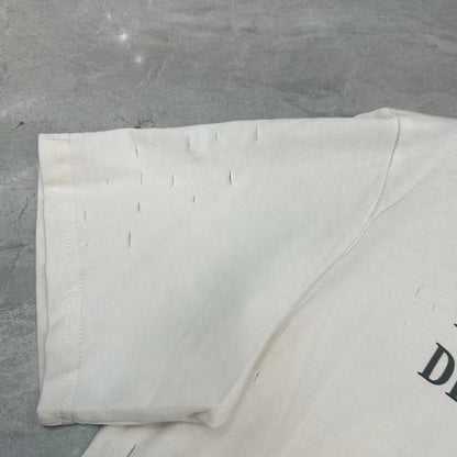 Camiseta Melancólica con Estampado de Retrato Ilustrado
