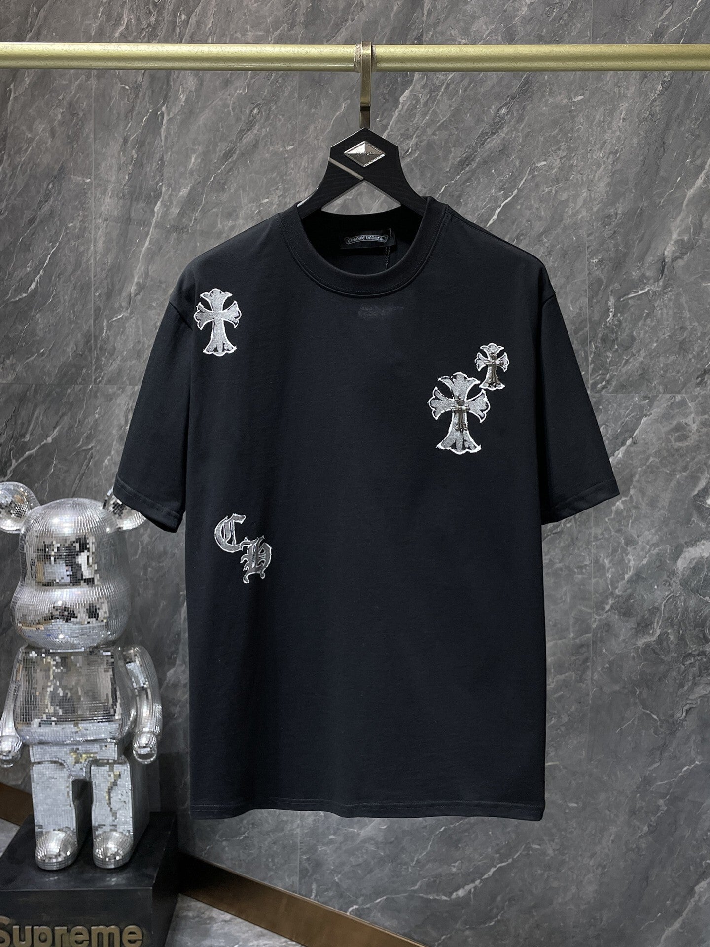 Camiseta Unisex Cruz Sánscrito Parche Metal Luminiscente