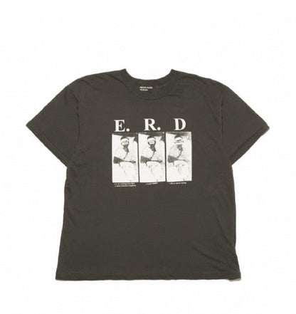 Camiseta Melancólica con Estampado de Retrato Ilustrado