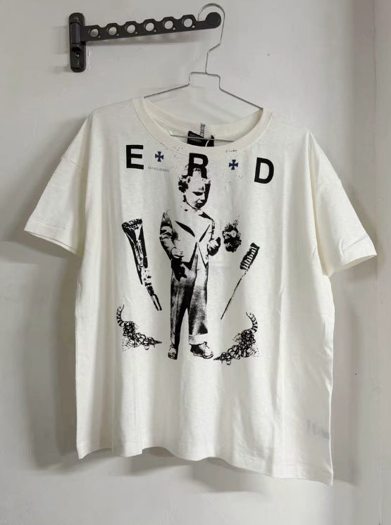 Camiseta Melancólica con Estampado de Retrato Ilustrado