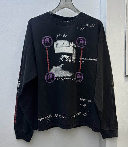 Camiseta Melancólica con Estampado de Retrato Ilustrado