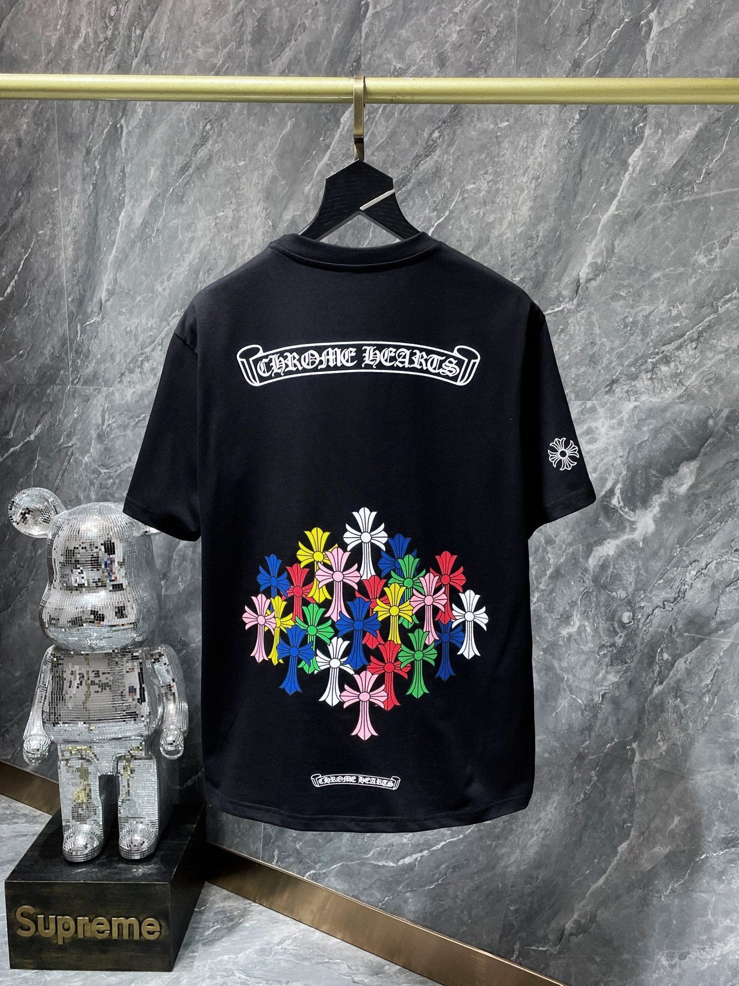 Camiseta Unisex Cruz Sánscrito Parche Metal Luminiscente