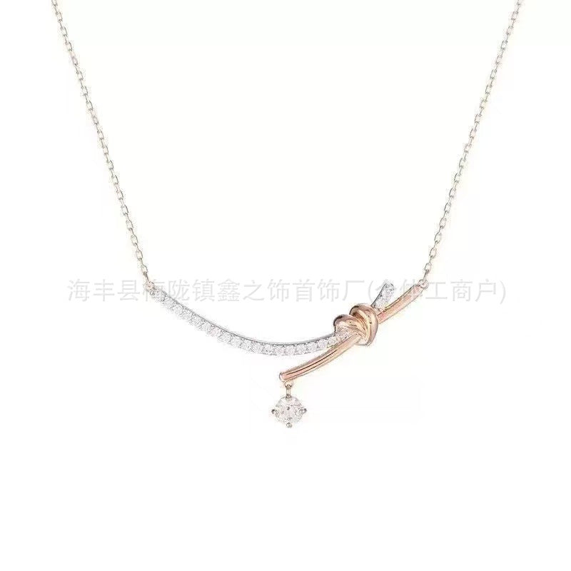 Collar Cisne Clásico Elegante