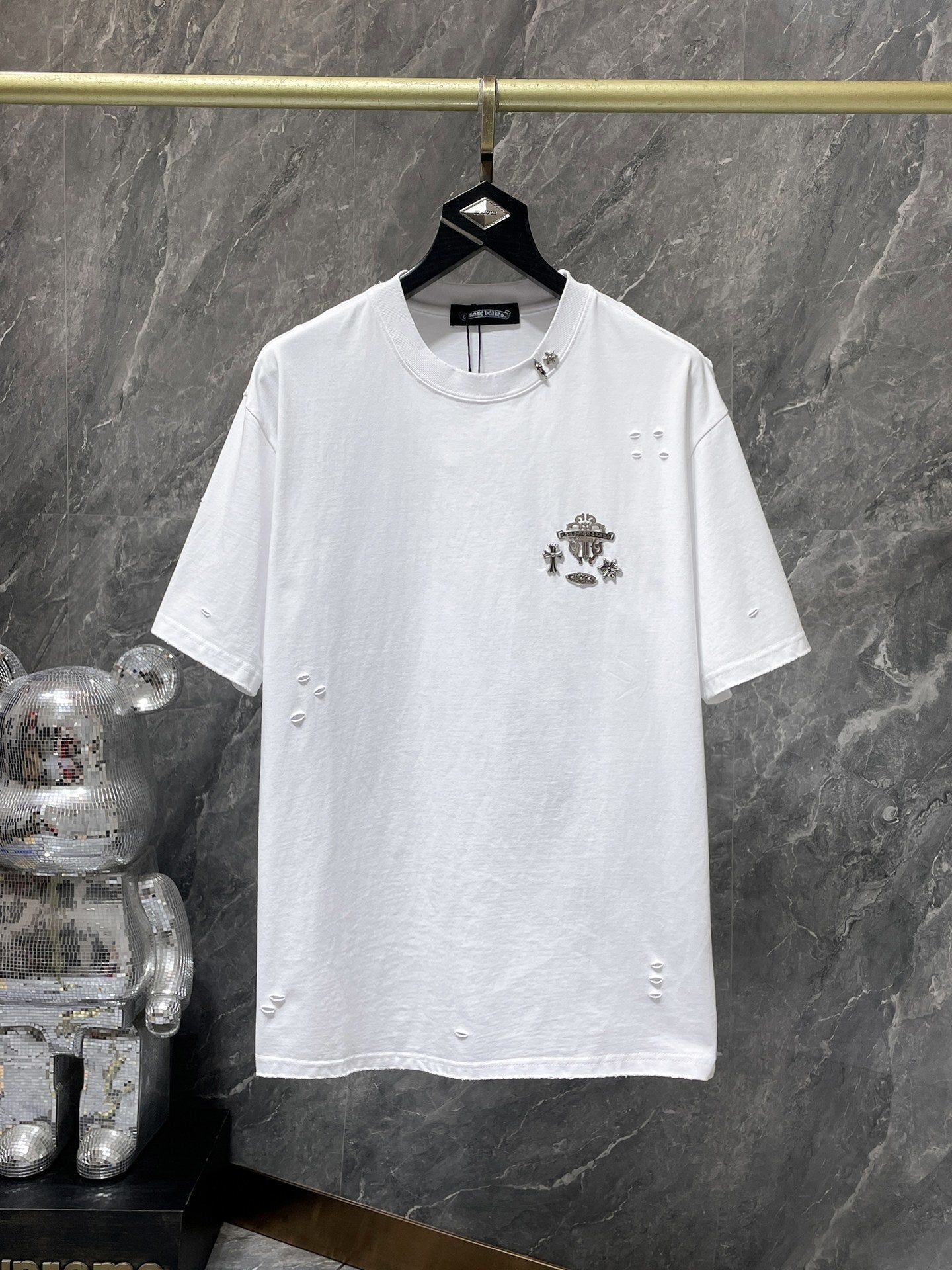 Camiseta Unisex Cruz Sánscrito Parche Metal Luminiscente