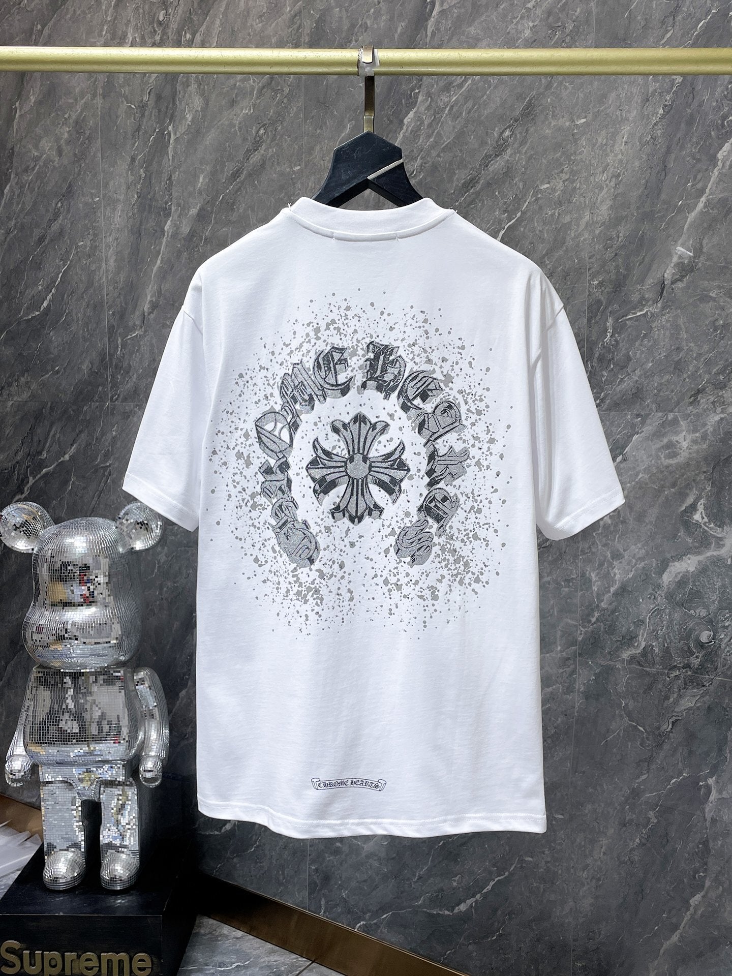 Camiseta Unisex Cruz Sánscrito Parche Metal Luminiscente