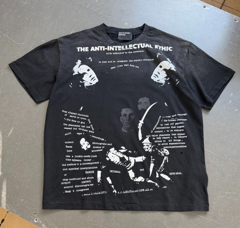 Camiseta Melancólica con Estampado de Retrato Ilustrado