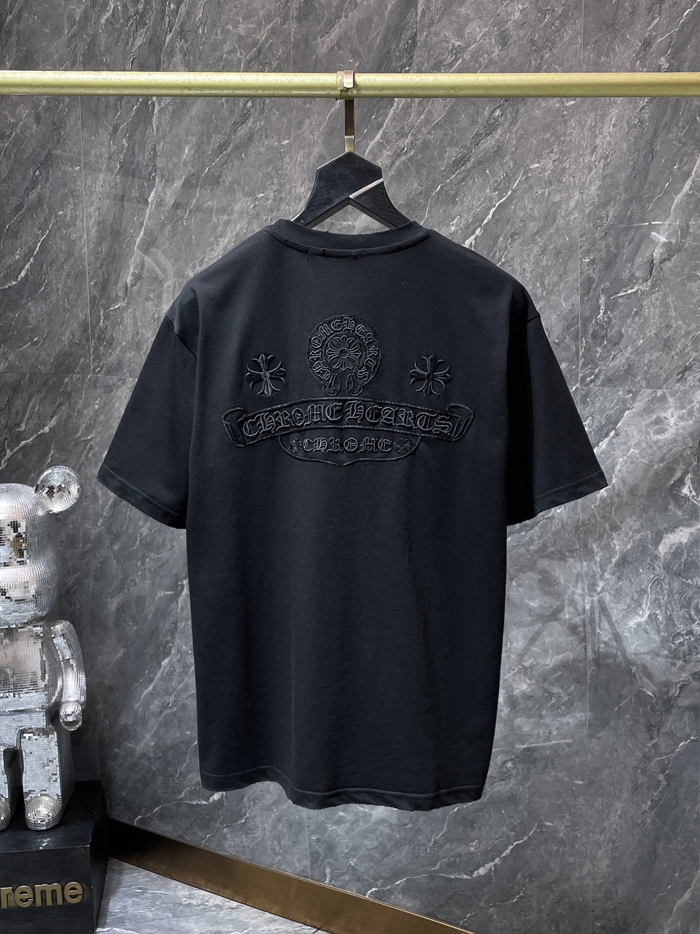 Camiseta Unisex Cruz Sánscrito Parche Metal Luminiscente
