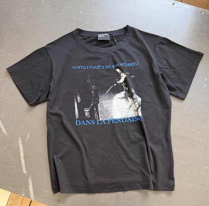 Camiseta Melancólica con Estampado de Retrato Ilustrado