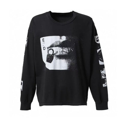 Camiseta Melancólica con Estampado de Retrato Ilustrado