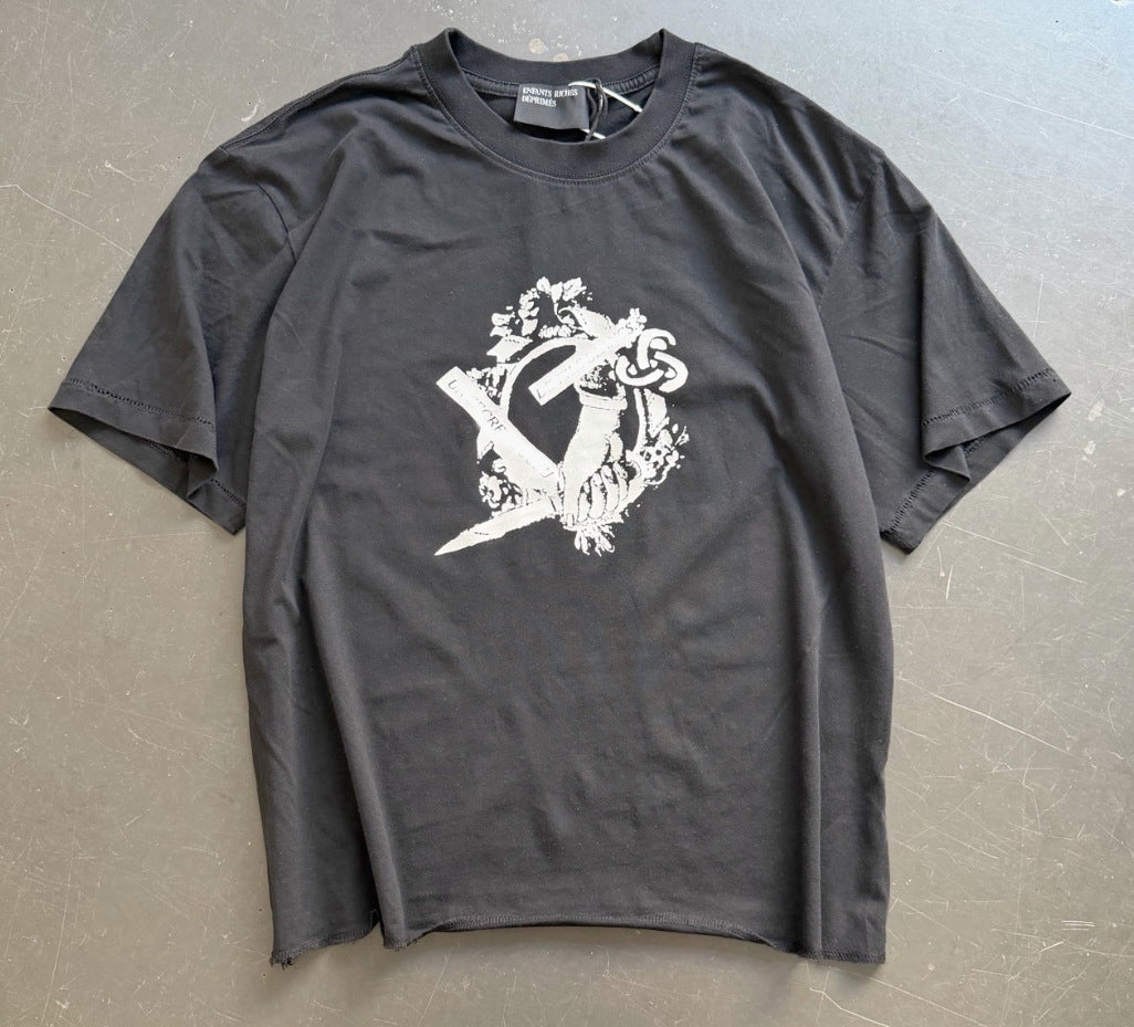 Camiseta Melancólica con Estampado de Retrato Ilustrado