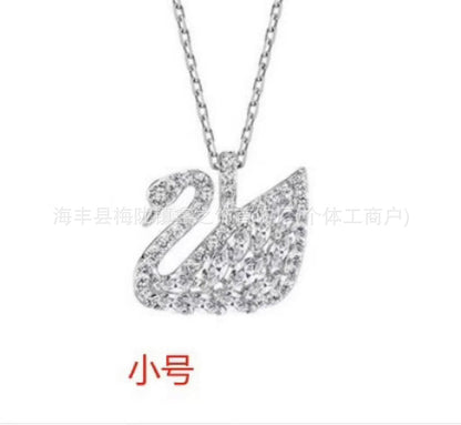 Collar Cisne Clásico Elegante