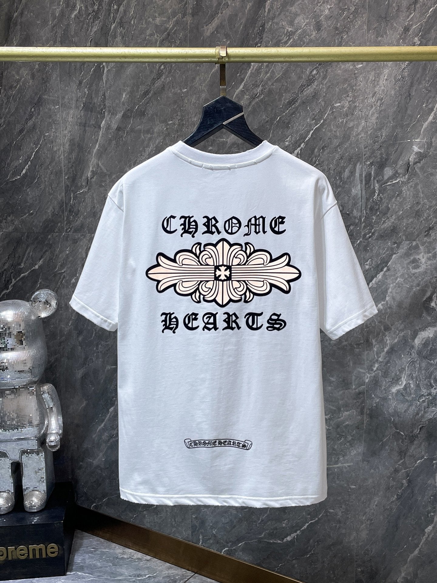 Camiseta Unisex Cruz Sánscrito Parche Metal Luminiscente