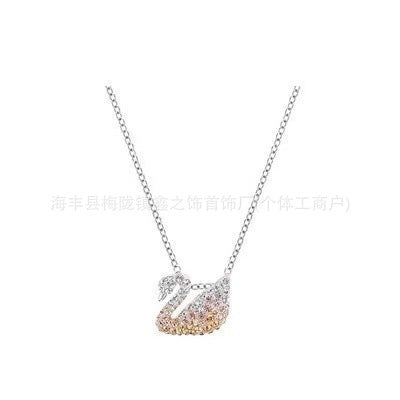 Collar Cisne Clásico Elegante