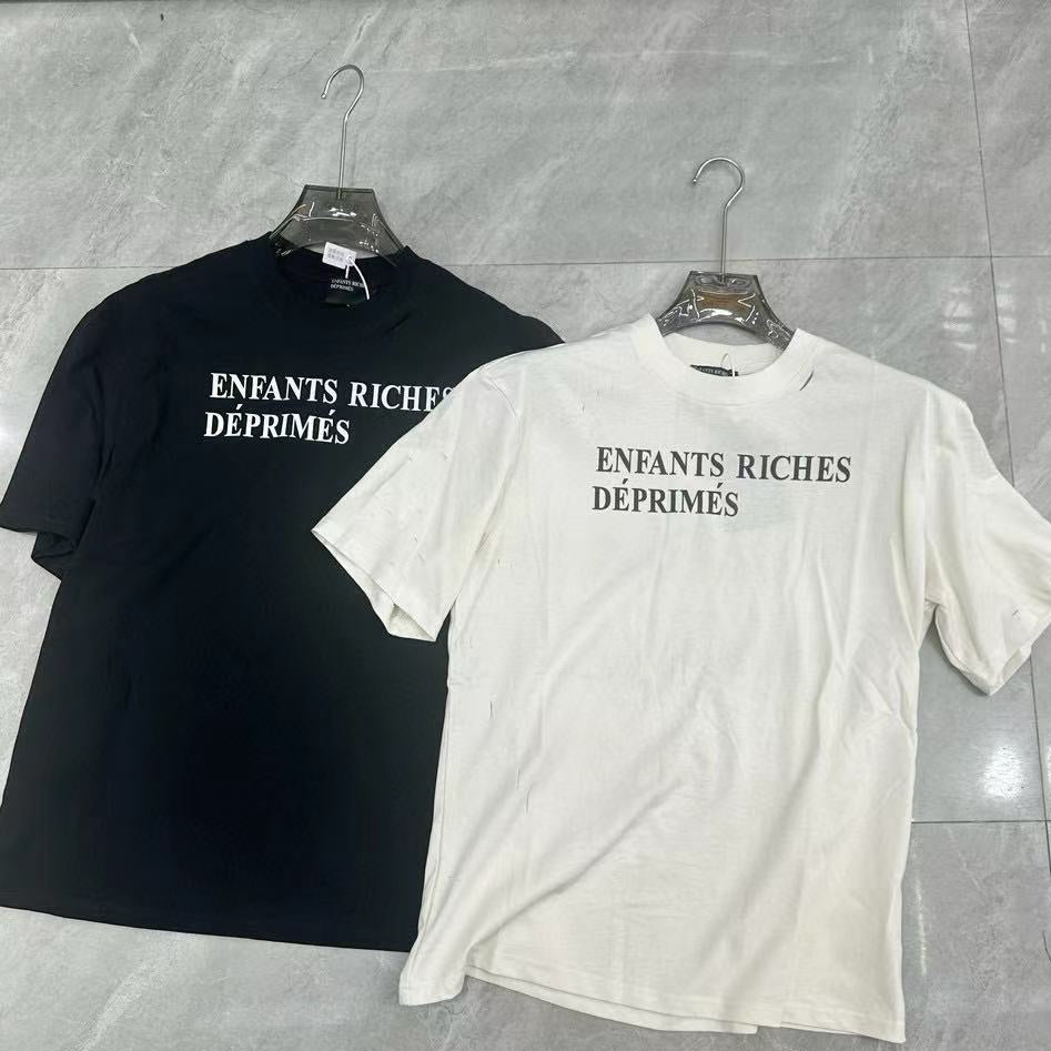 Camiseta Melancólica con Estampado de Retrato Ilustrado