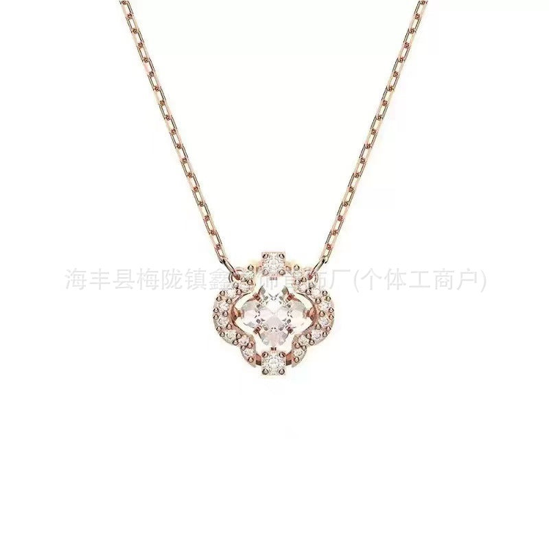 Collar Cisne Clásico Elegante