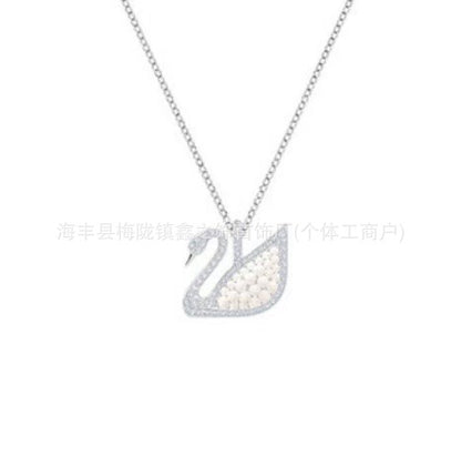 Collar Cisne Clásico Elegante