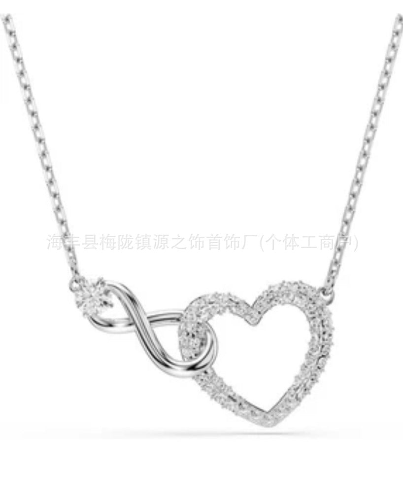 Collar Cisne Clásico Elegante