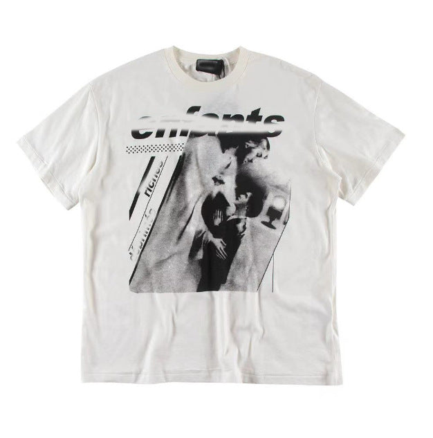 Camiseta Melancólica con Estampado de Retrato Ilustrado