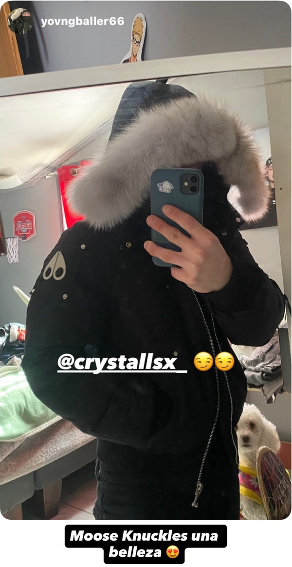 Cliente con chaqueta Moose Knuckles