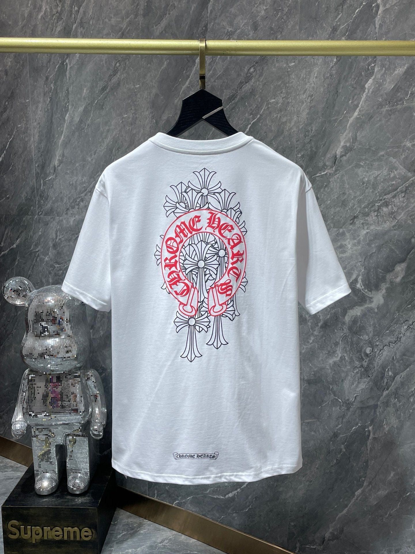Camiseta Unisex Cruz Sánscrito Parche Metal Luminiscente