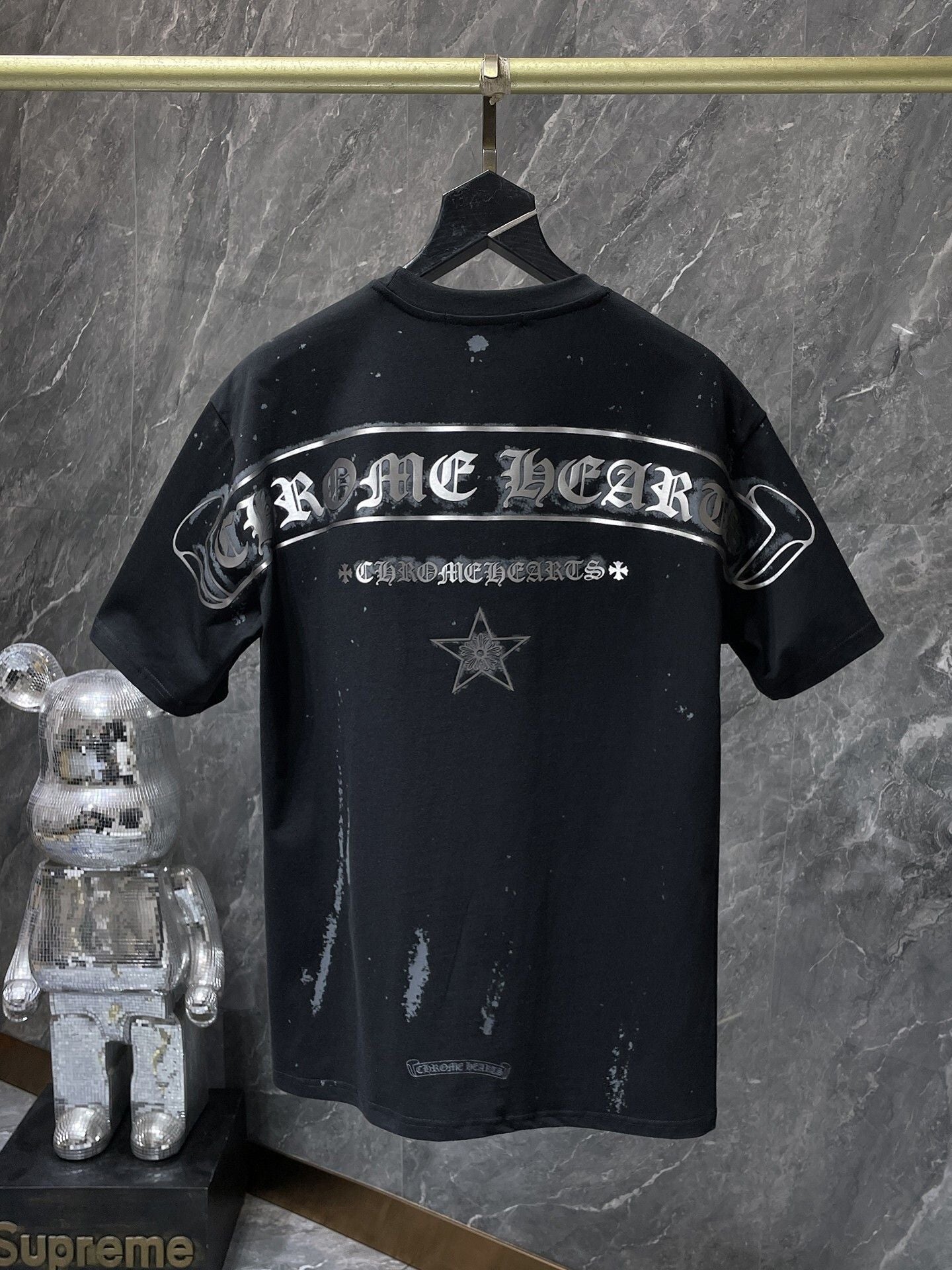 Camiseta Unisex Cruz Sánscrito Parche Metal Luminiscente