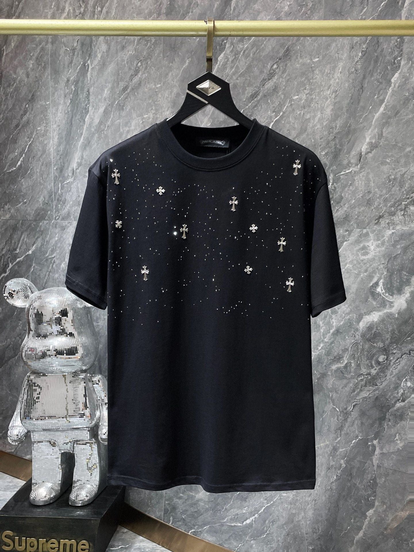 Camiseta Unisex Cruz Sánscrito Parche Metal Luminiscente