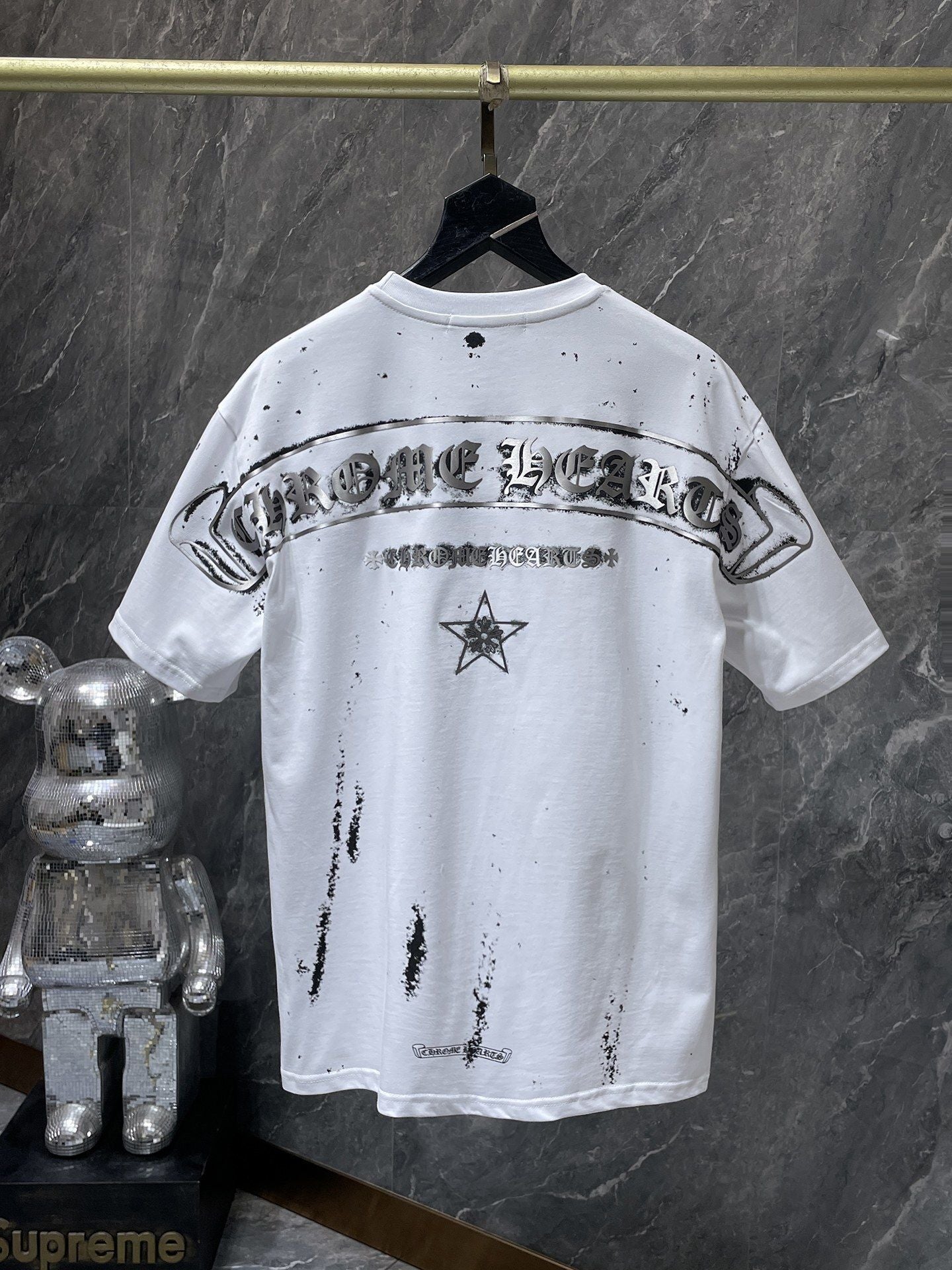 Camiseta Unisex Cruz Sánscrito Parche Metal Luminiscente