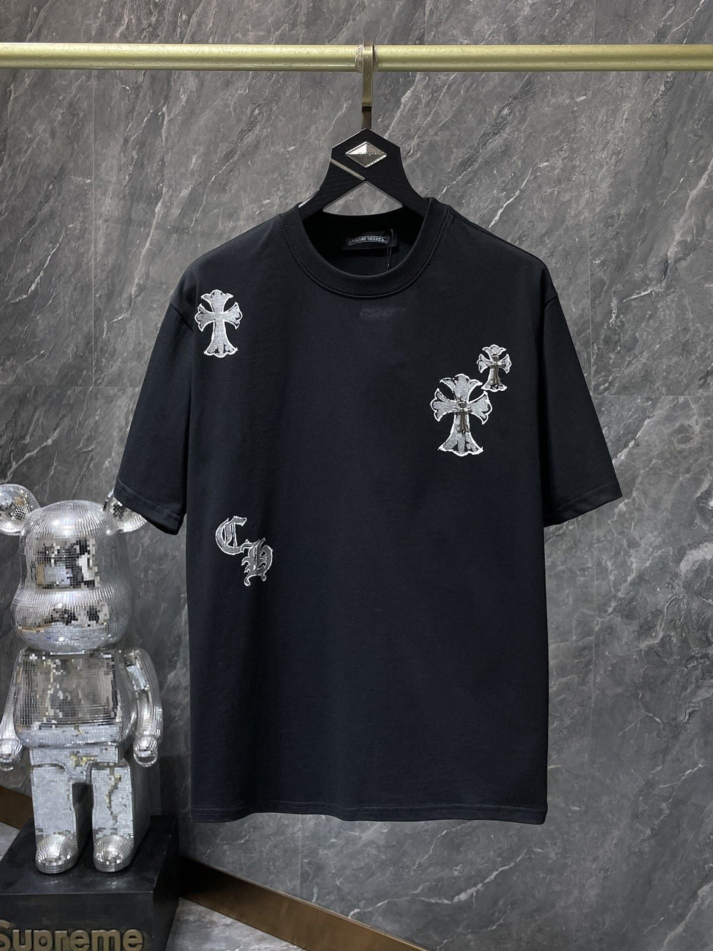 Camiseta Unisex Cruz Sánscrito Parche Metal Luminiscente