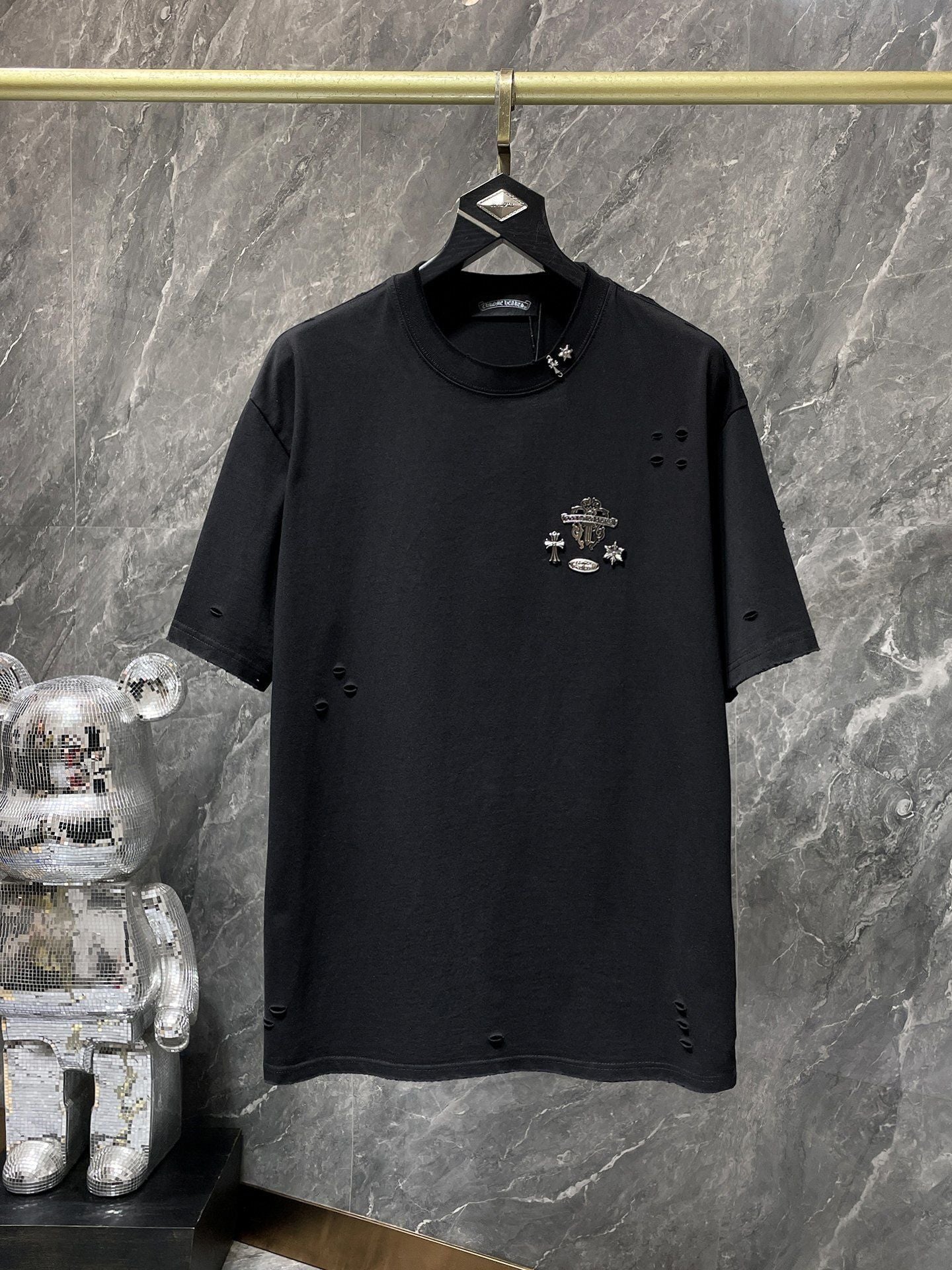 Camiseta Unisex Cruz Sánscrito Parche Metal Luminiscente