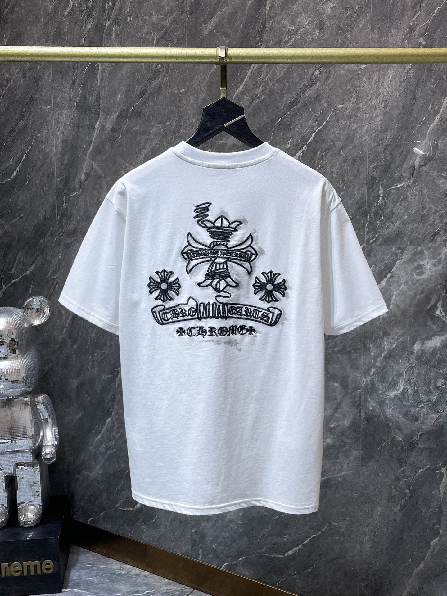 Camiseta Unisex Cruz Sánscrito Parche Metal Luminiscente