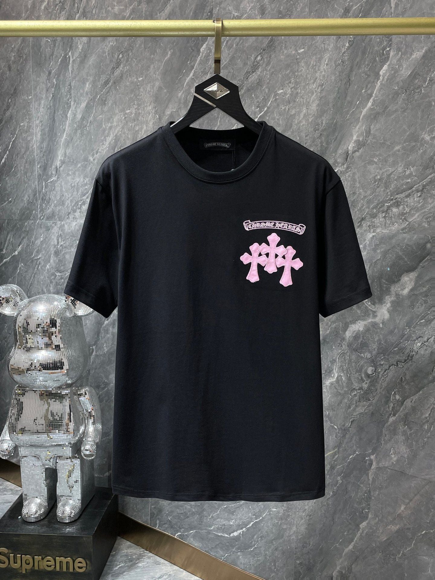 Camiseta Unisex Cruz Sánscrito Parche Metal Luminiscente
