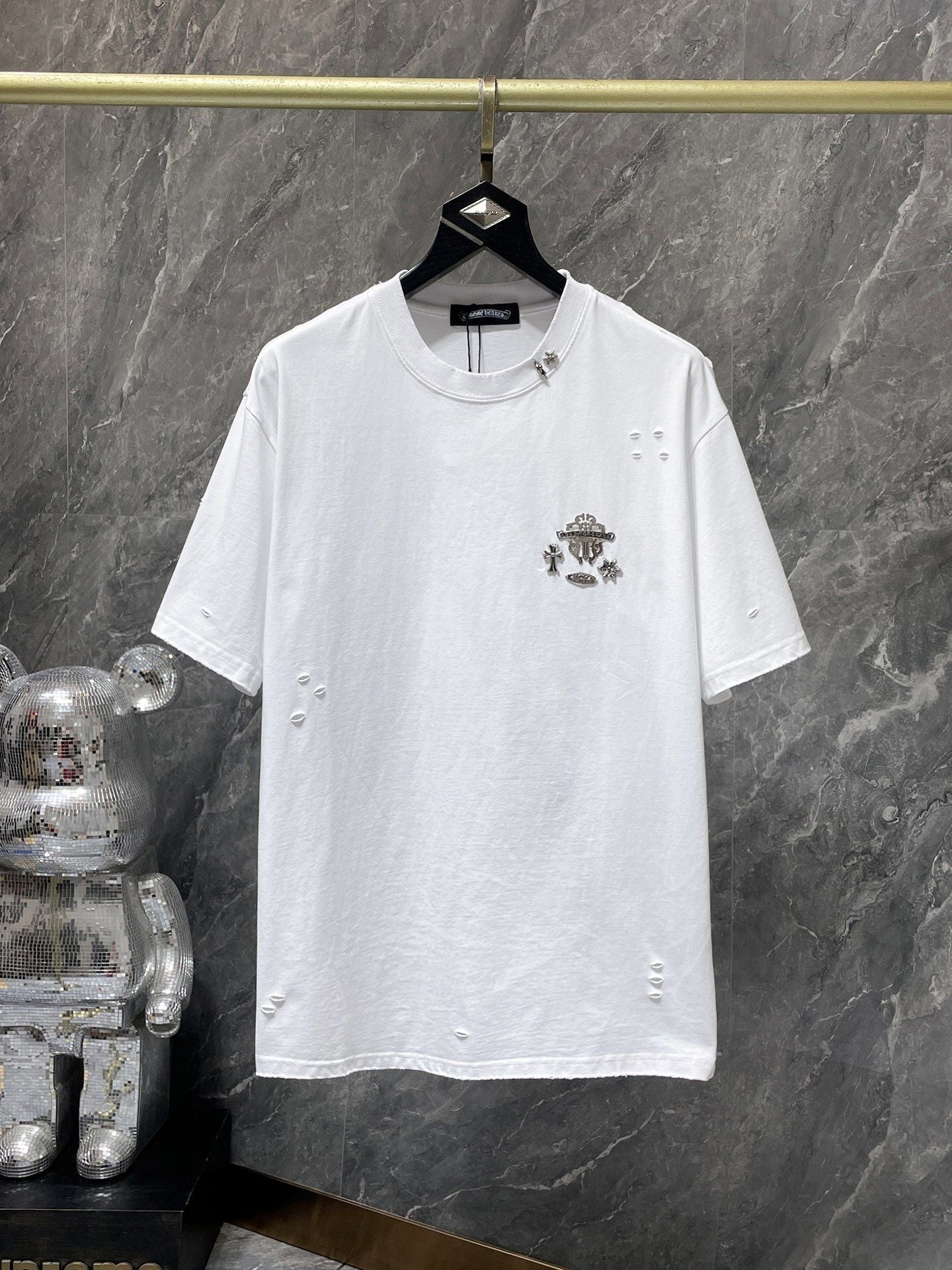 Camiseta Unisex Cruz Sánscrito Parche Metal Luminiscente