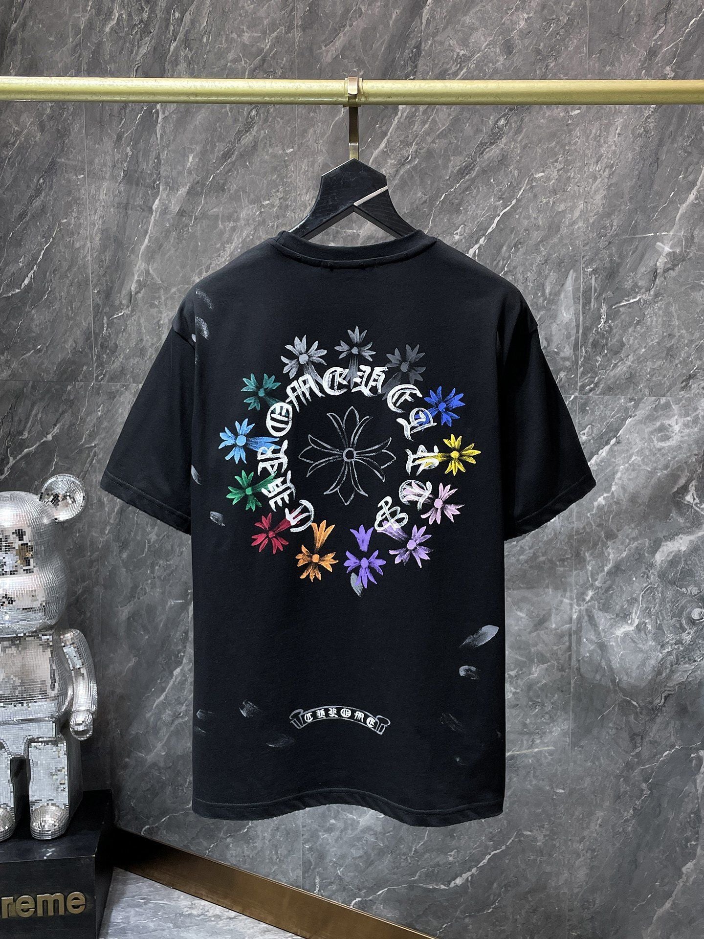 Camiseta Unisex Cruz Sánscrito Parche Metal Luminiscente