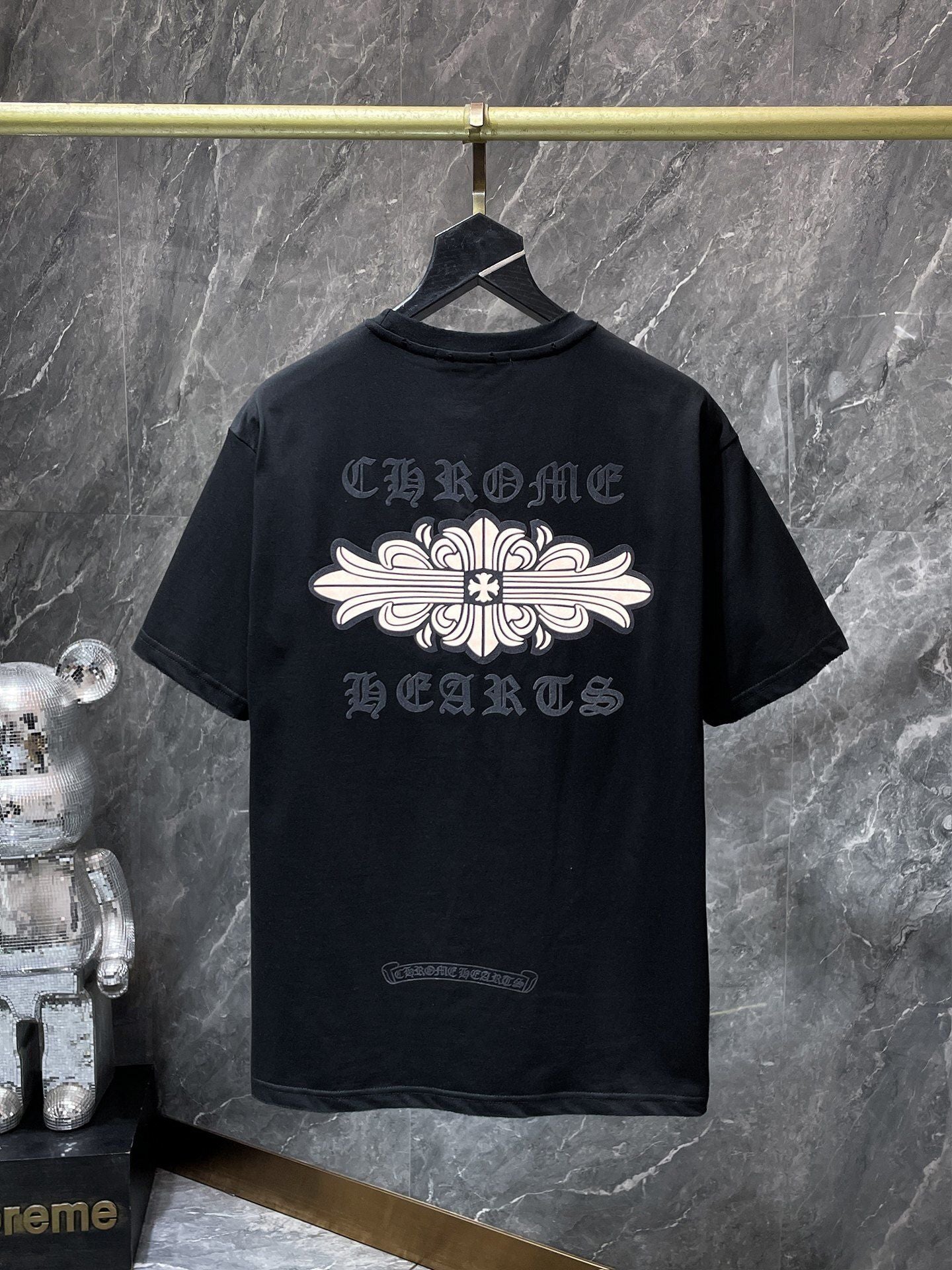 Camiseta Unisex Cruz Sánscrito Parche Metal Luminiscente